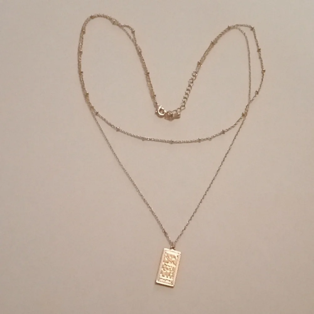 #1056.  5 Piece Assorted Gold Toned Pendant Necklace Bundle - Picture 8 of 11